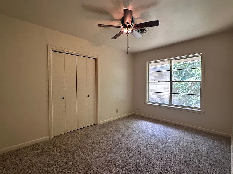 825 Crestview Dr — Photo 6