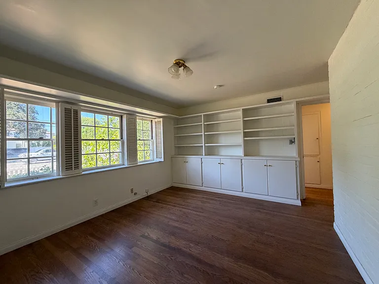 13810 Magnolia Blvd — Photo 17