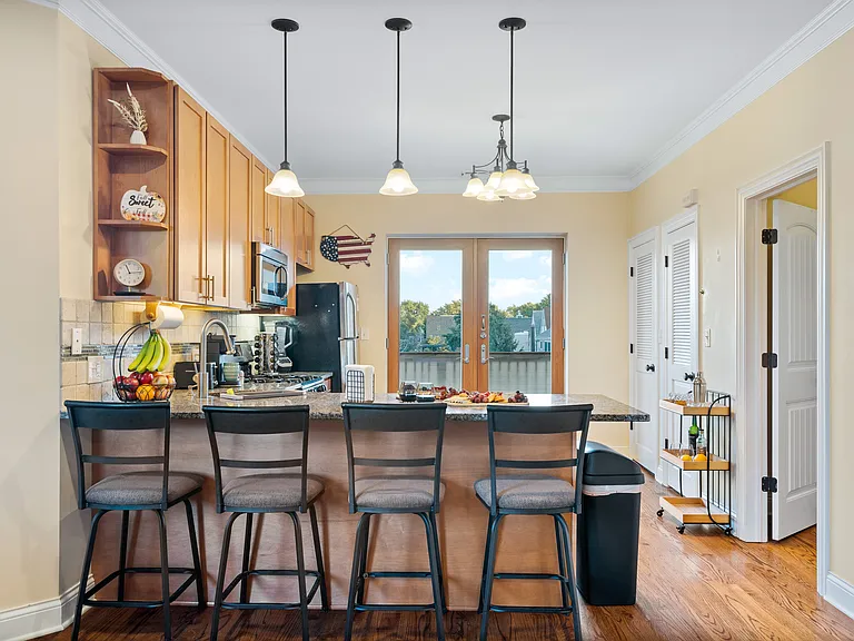 2117 W Irving Park Rd #3R — Photo 16