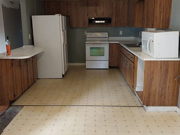 3rd image of 1534 Goodyear Ave