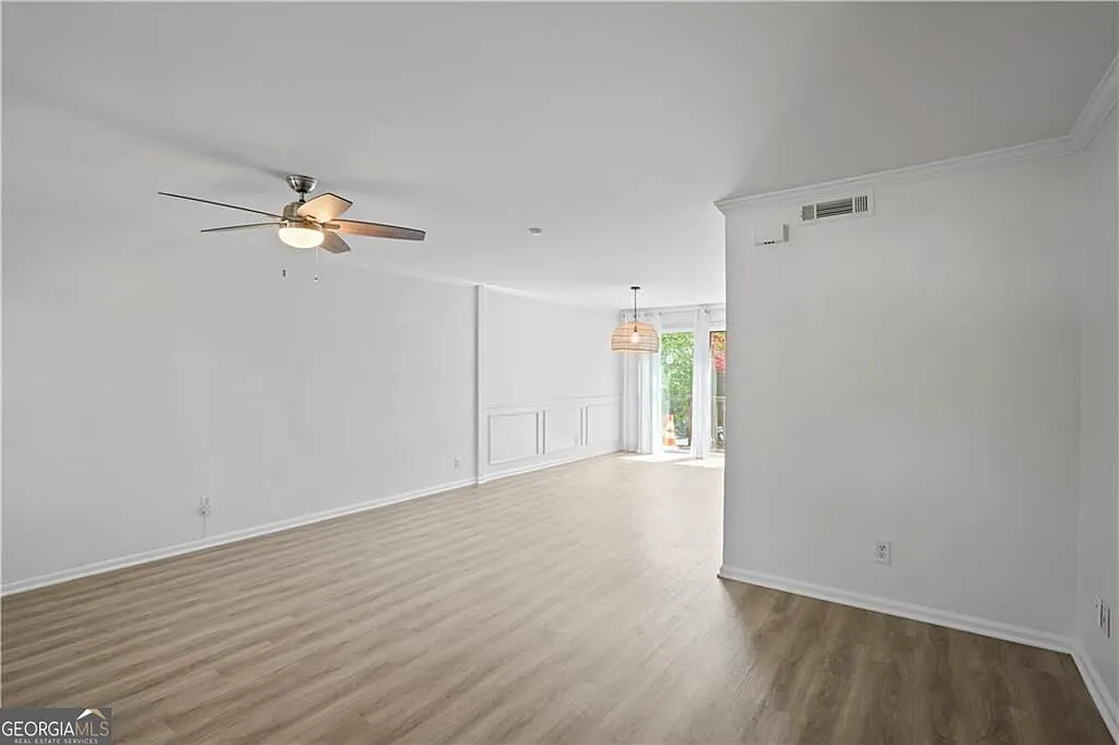 2825 NE Expy NE — Photo 4