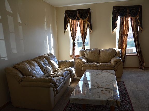 2nd image of 1909 Applewood Dr