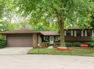9 Hale Haven Ct, Savoy, IL