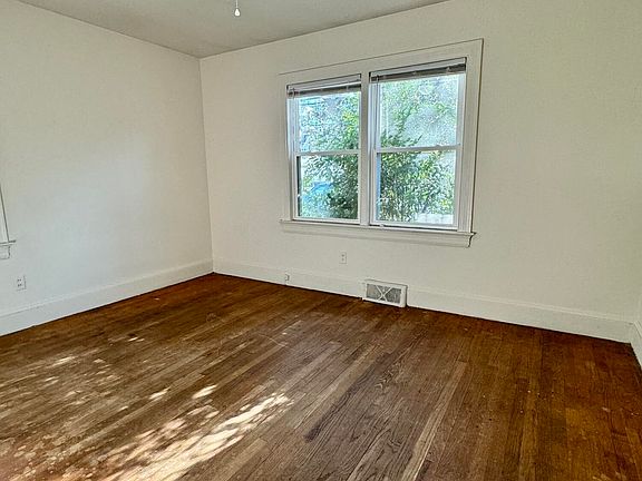 4th image of 605 E 4th St