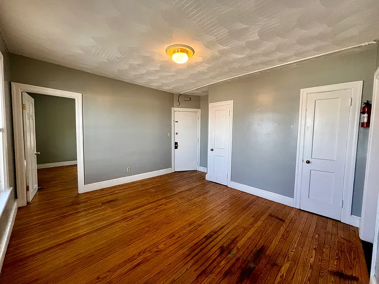836 Main St #3R — Photo 3