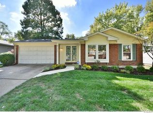 15722 Hill House Rd, Chesterfield, MO 63017