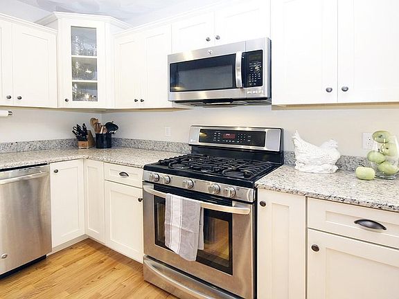 3rd image of 15 Kernwood Hts