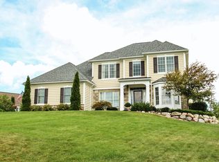 1 Pepperwood Ct, Pittsford, NY 14534