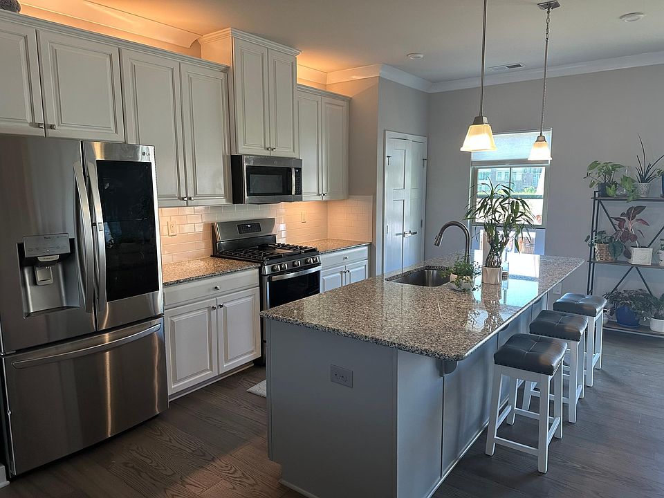 1st image of 109 Helm Ln