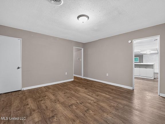 5th image of 1755 Woody Dr