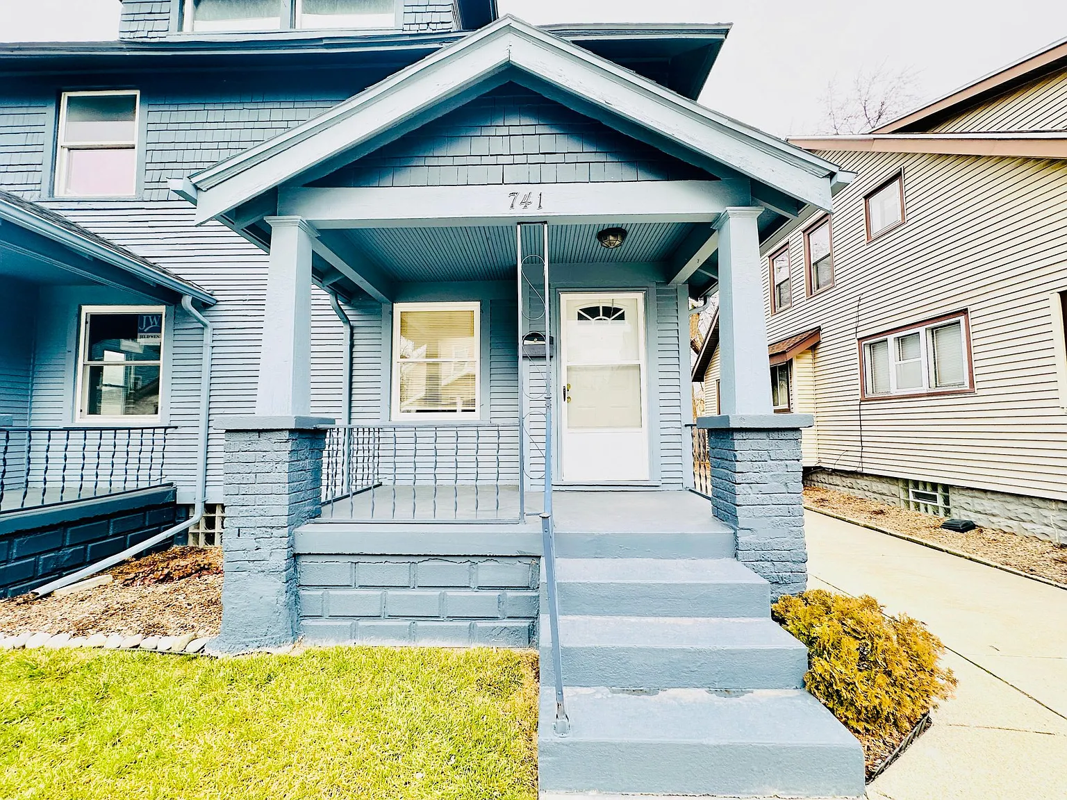 3 bed, 1.5 bath, 1320 sqft, $1,430 — Photo 1