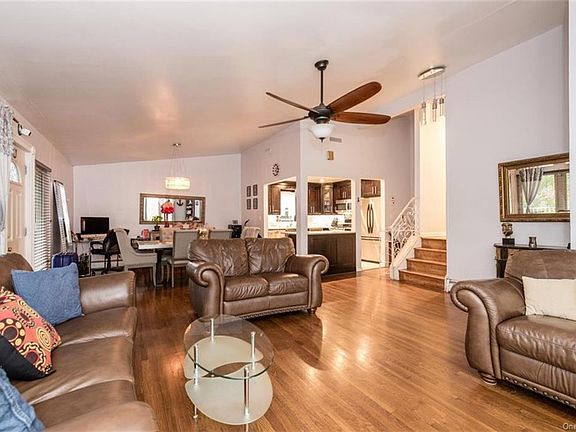 3rd image of 2934 Hering Ave