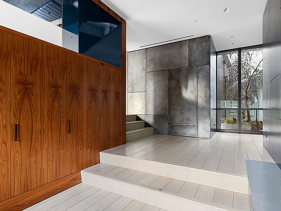 3rd image of 141 Duane St Unit Penthouse