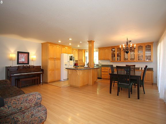 4th image of 1485 SE Jacquelin Dr