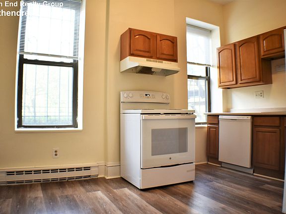 3rd image of 29-33 Wellington St APT 102