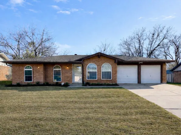 318 NE Michael Dr, Burleson, TX 76028