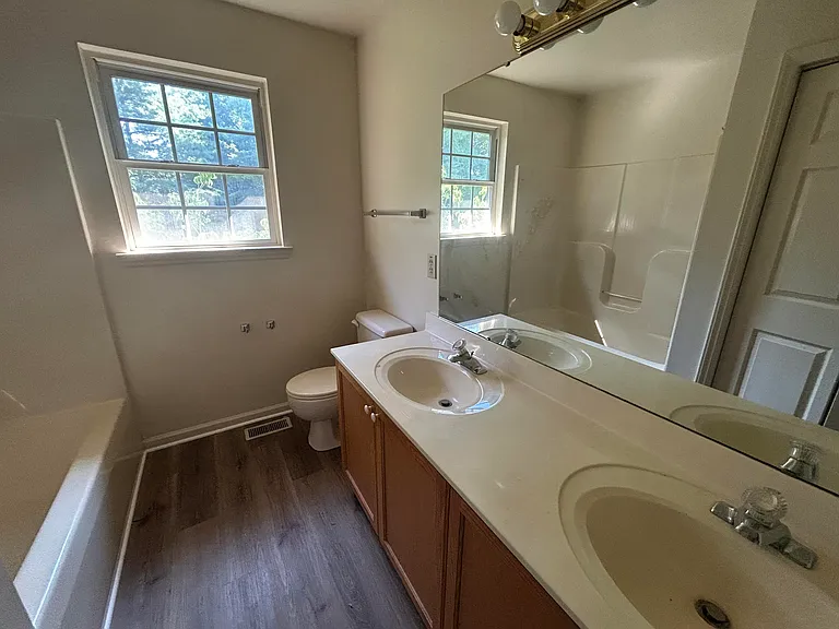 838 Duke Of Gloucester St #838 — Photo 7