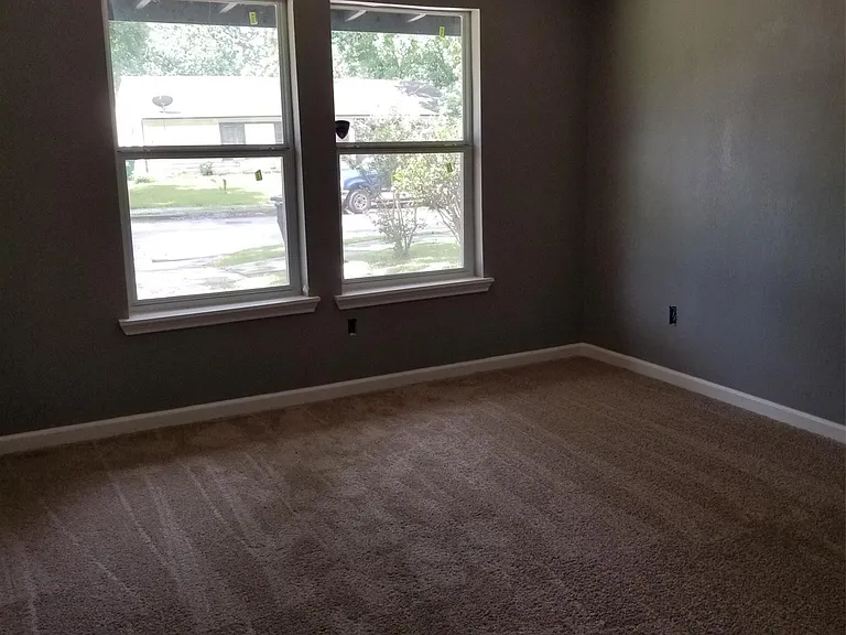 5831 Southford St — Photo 9