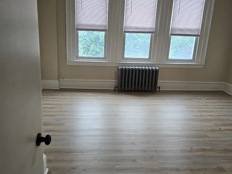 1306 W Hunting Park Ave — Photo 4