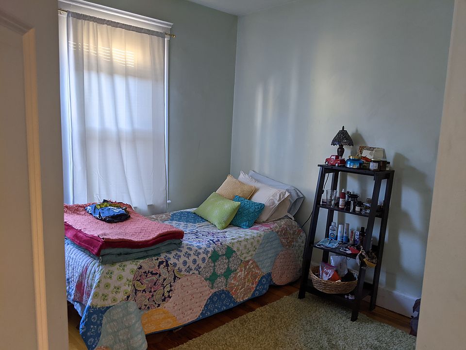 1st image of 138 W Adams St #1