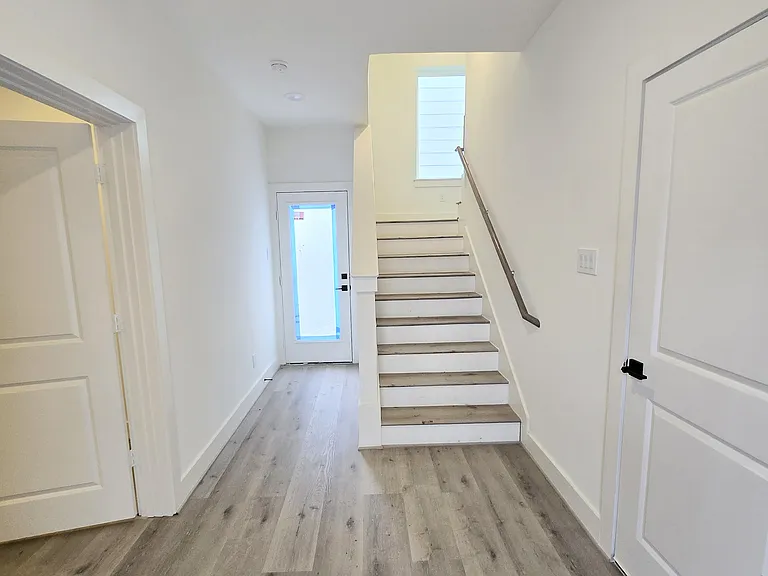 2706 Nagle St — Photo 22