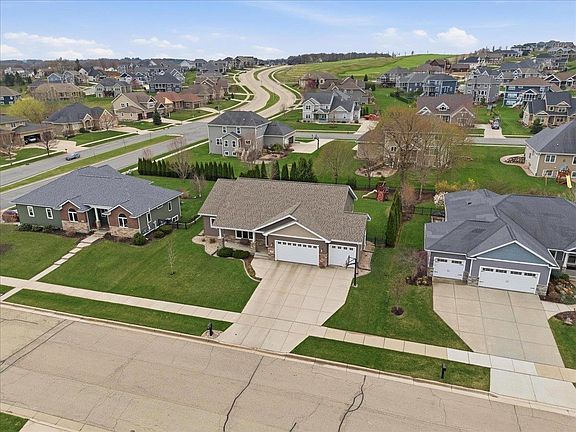 3rd image of 690 Prairie Grass Rd