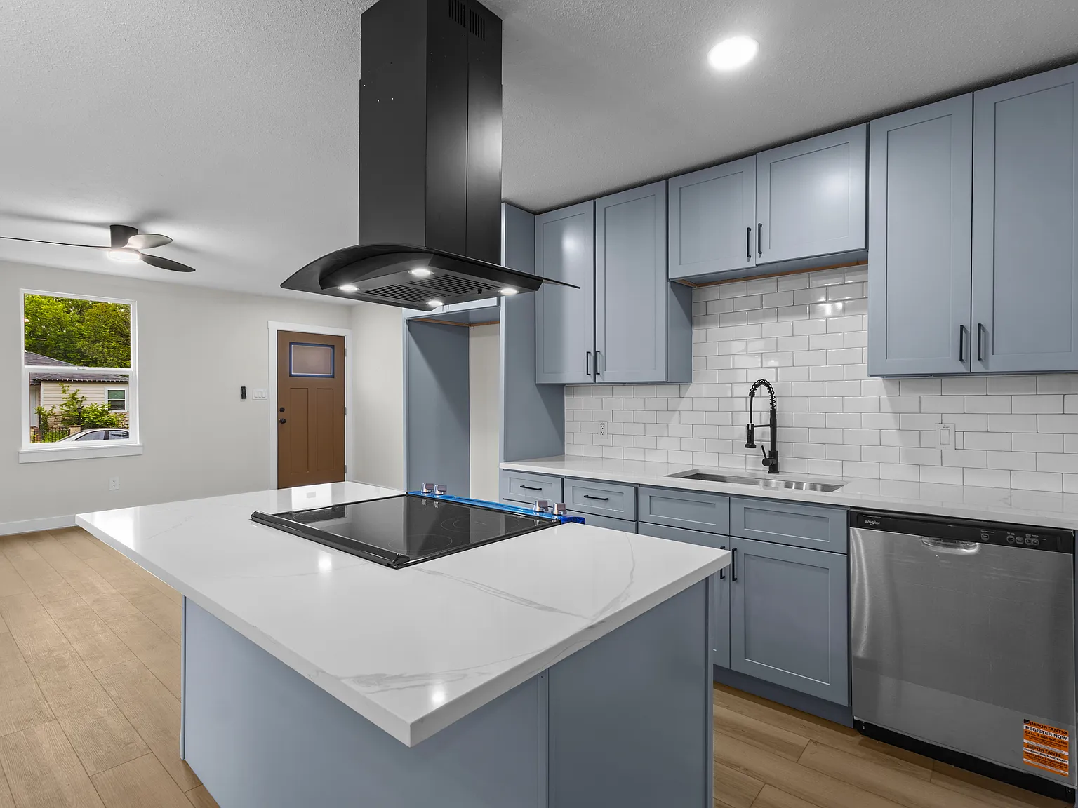3 bed, 1300 sqft, $2,290 — Photo 4