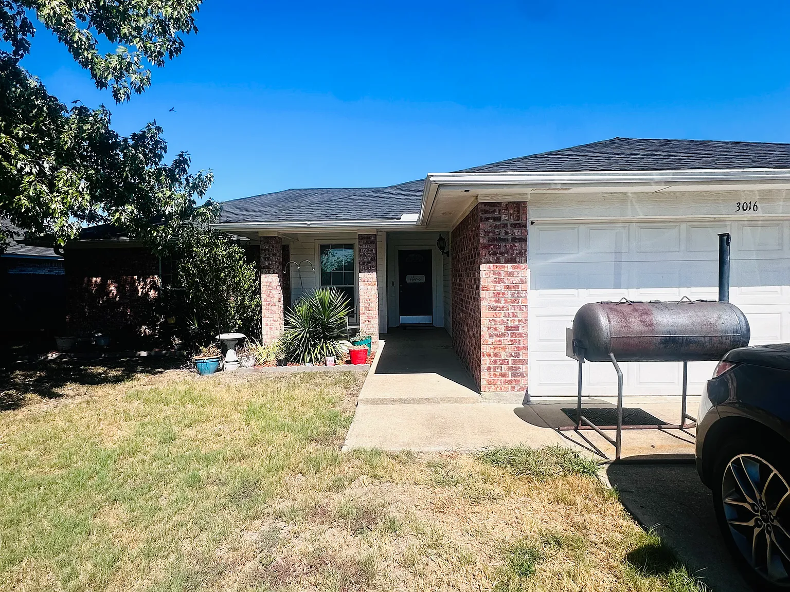 3016 Hillsdale St — Photo 2