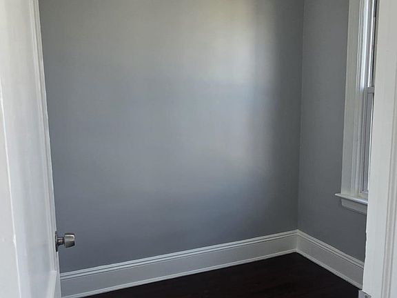 5th image of 308 Pearsall Ave