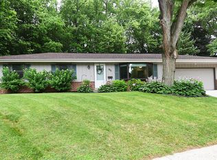 900 Lynne Ct, Waukesha, WI 53186