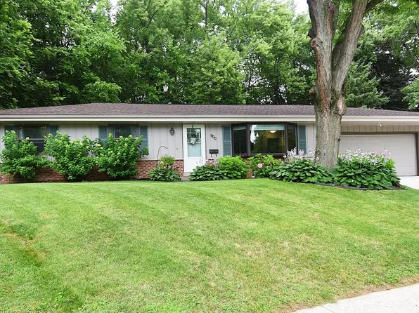 900 Lynne COURT, Waukesha, WI 53186