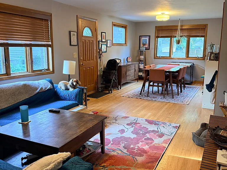 1818 Spohn Ave — Photo 2