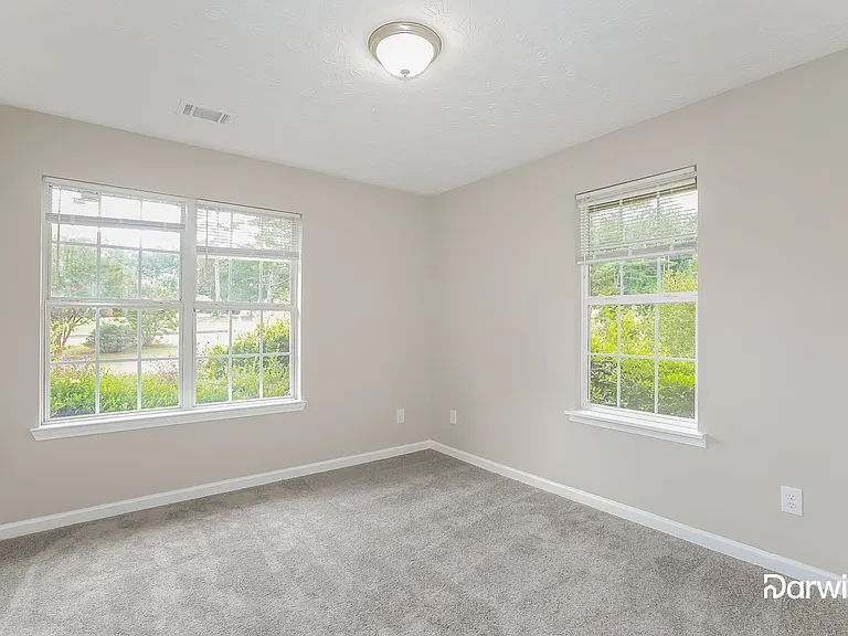 303 Laurel Ct — Photo 10