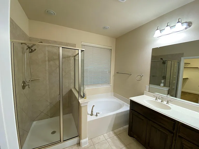 15517 Pioneer Bluff Trl — Photo 22