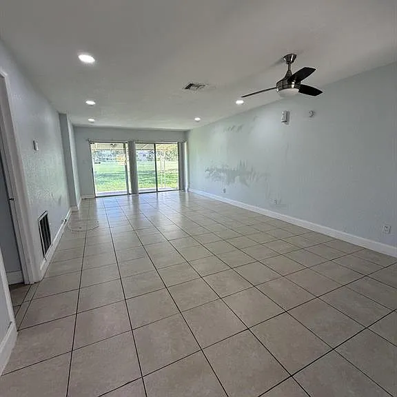 9640 NW 65th St — Photo 5