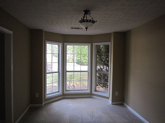 3rd image of 500 Sunnyside Dr