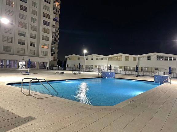 5th image of 2780 NE 183rd St APT 1705