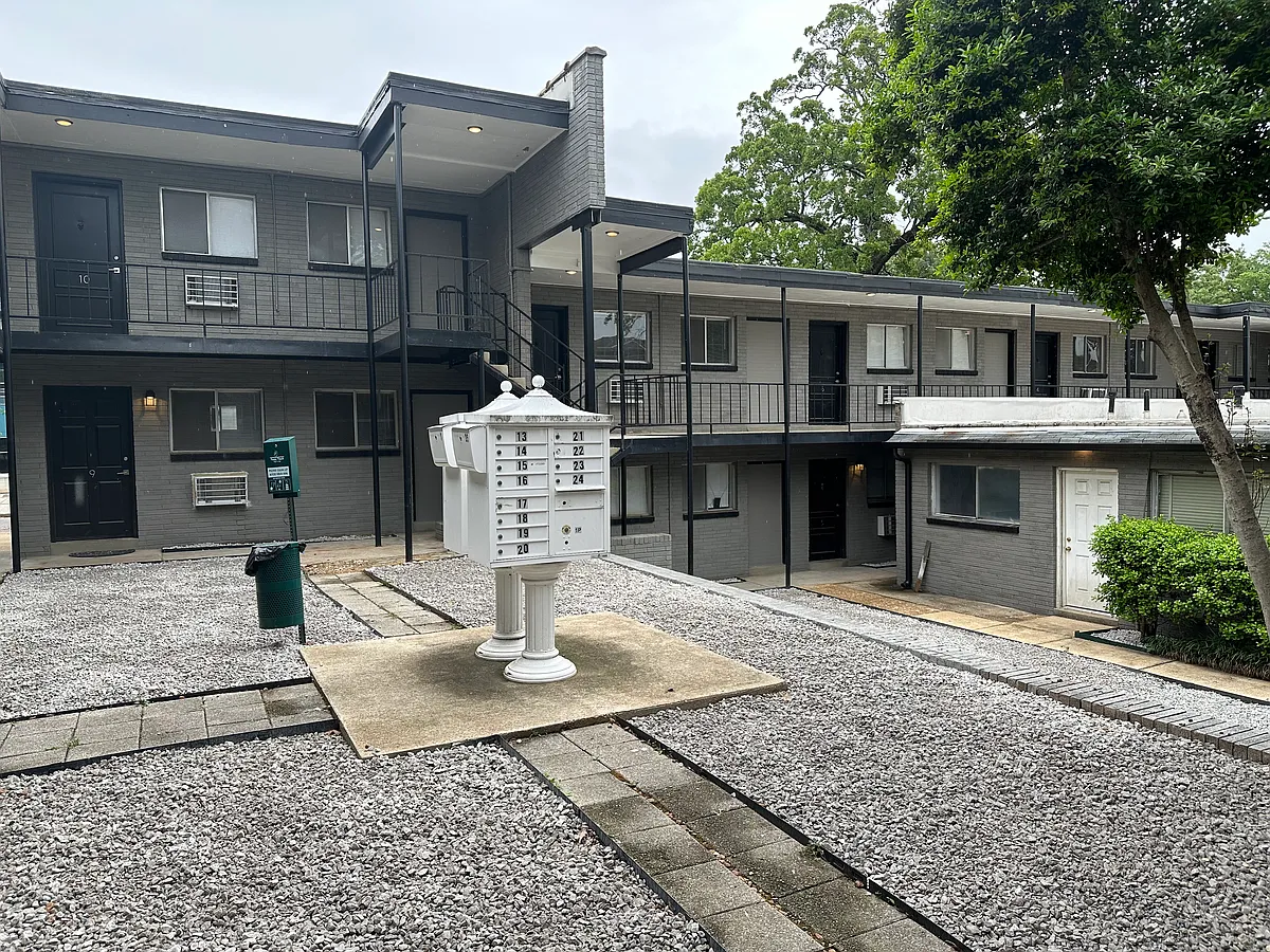 Courtyard with secure mail - 461 S Highland Street
