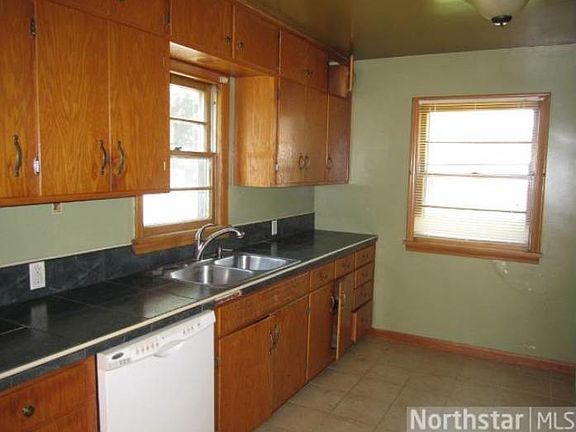 3rd image of 2695 2nd Ave E