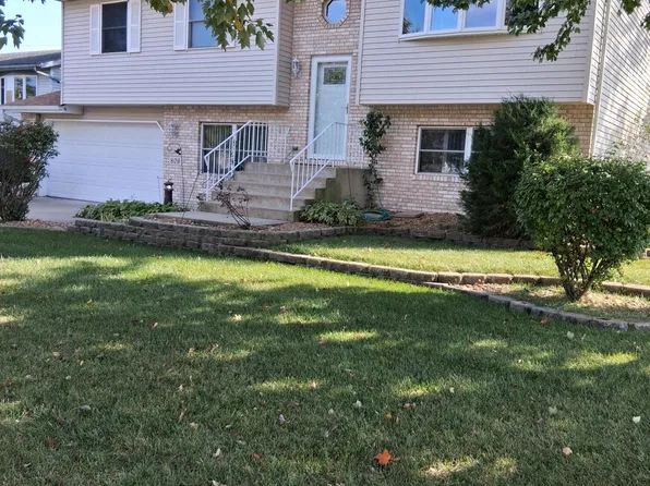 809 Capitol Dr, Hobart, IN 46342