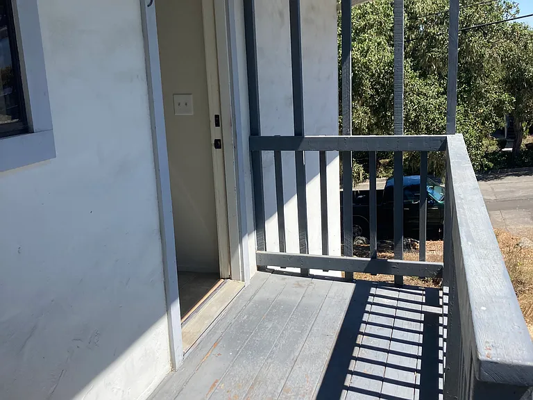 873 Lyndon St — Photo 8