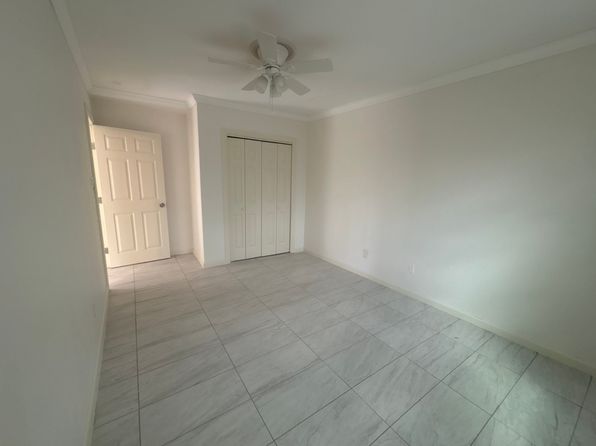 1698 E Los Ebanos Blvd #B
