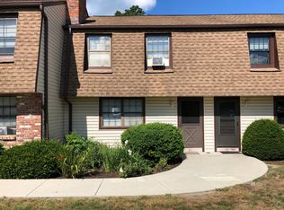 61 Homestead Ln #61, Brookfield, CT 06804