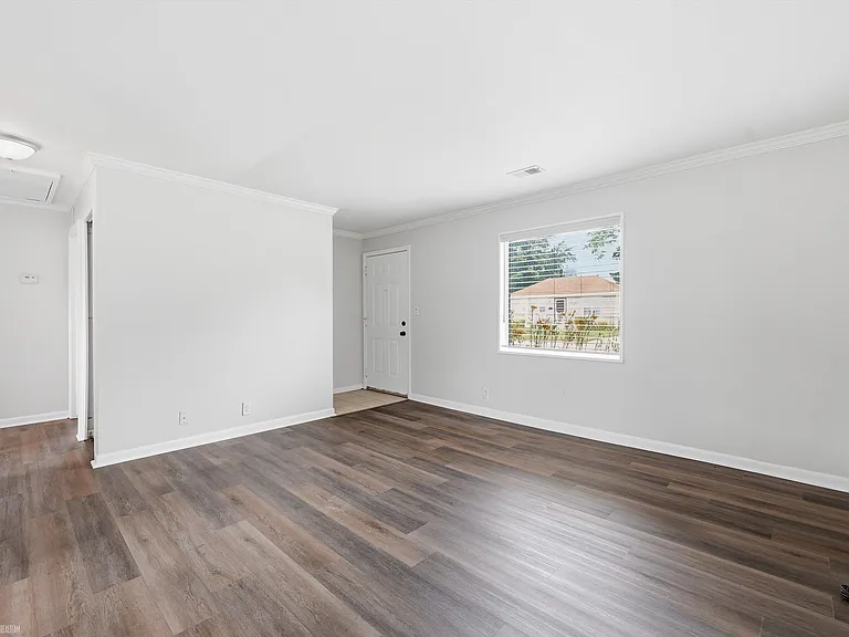 28311 Waverly St — Photo 5