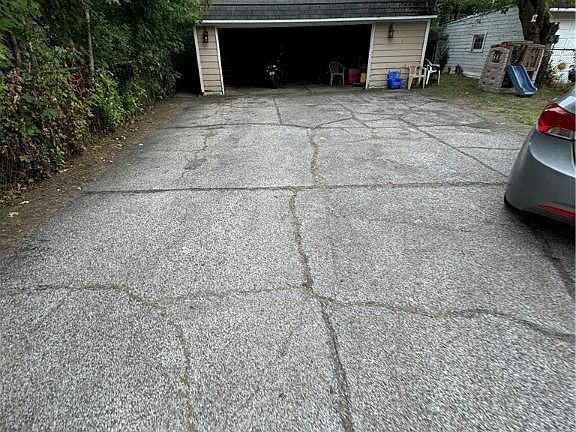 3rd image of 10327 Ignatius Ave