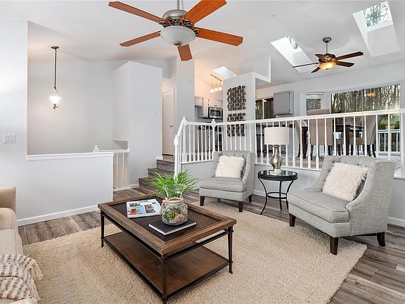 4th image of 476 Seton Hall Ct