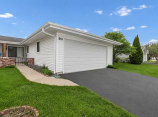 951 Chelsea Ln, Schaumburg, IL 60193