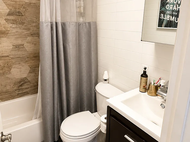 582 Lexington Ave #2 — Photo 8