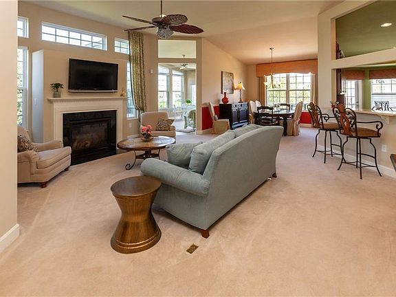 4th image of 12588 Broadmoor Ct S