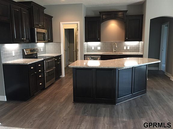 3rd image of 4921 Waterford Ave